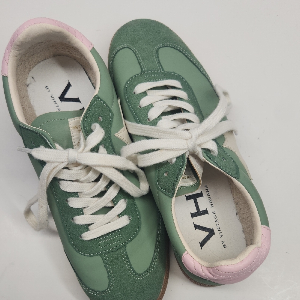 Vintage Havana Green Sneakers with Pink Heel Accent